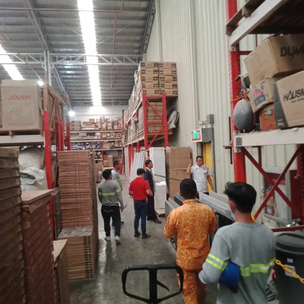 Mechanical and Electrical Engineering workers inspecting Citi Hardware structure